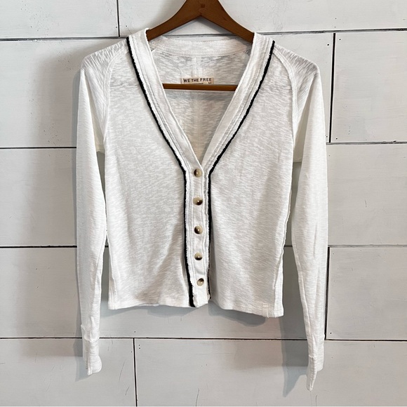 Free People We The Free Tipton Raw Edge Button-Up Top. Size Small. NWOT. - Picture 3 of 12
